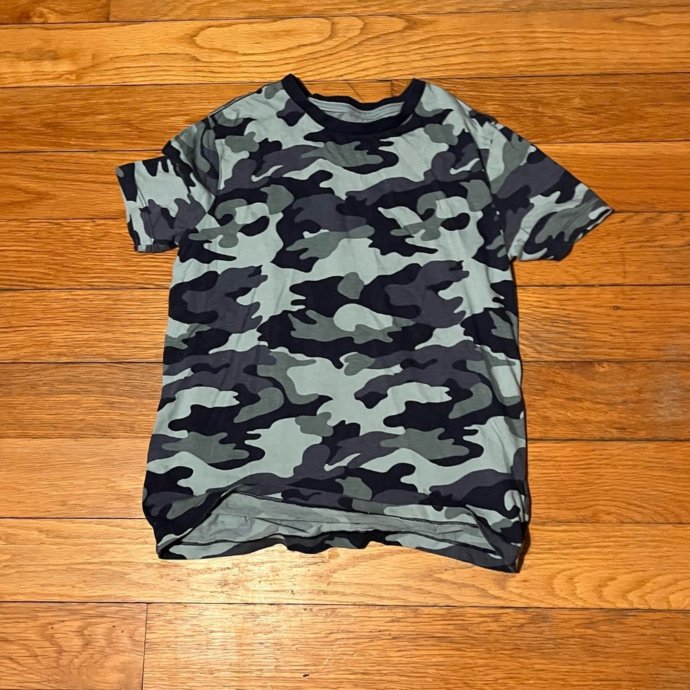 Cute boys/girls blue camo shirt size 10-12Y Large
